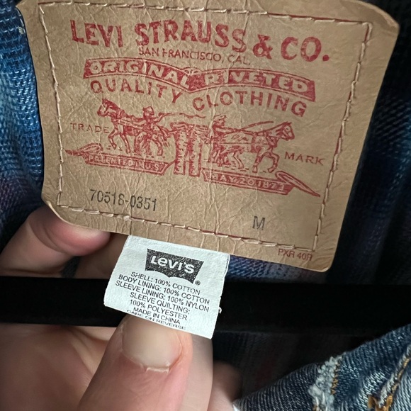 Levi's Classic Blue Denim Trucker Jacket / Medium - Picture 2 of 6
